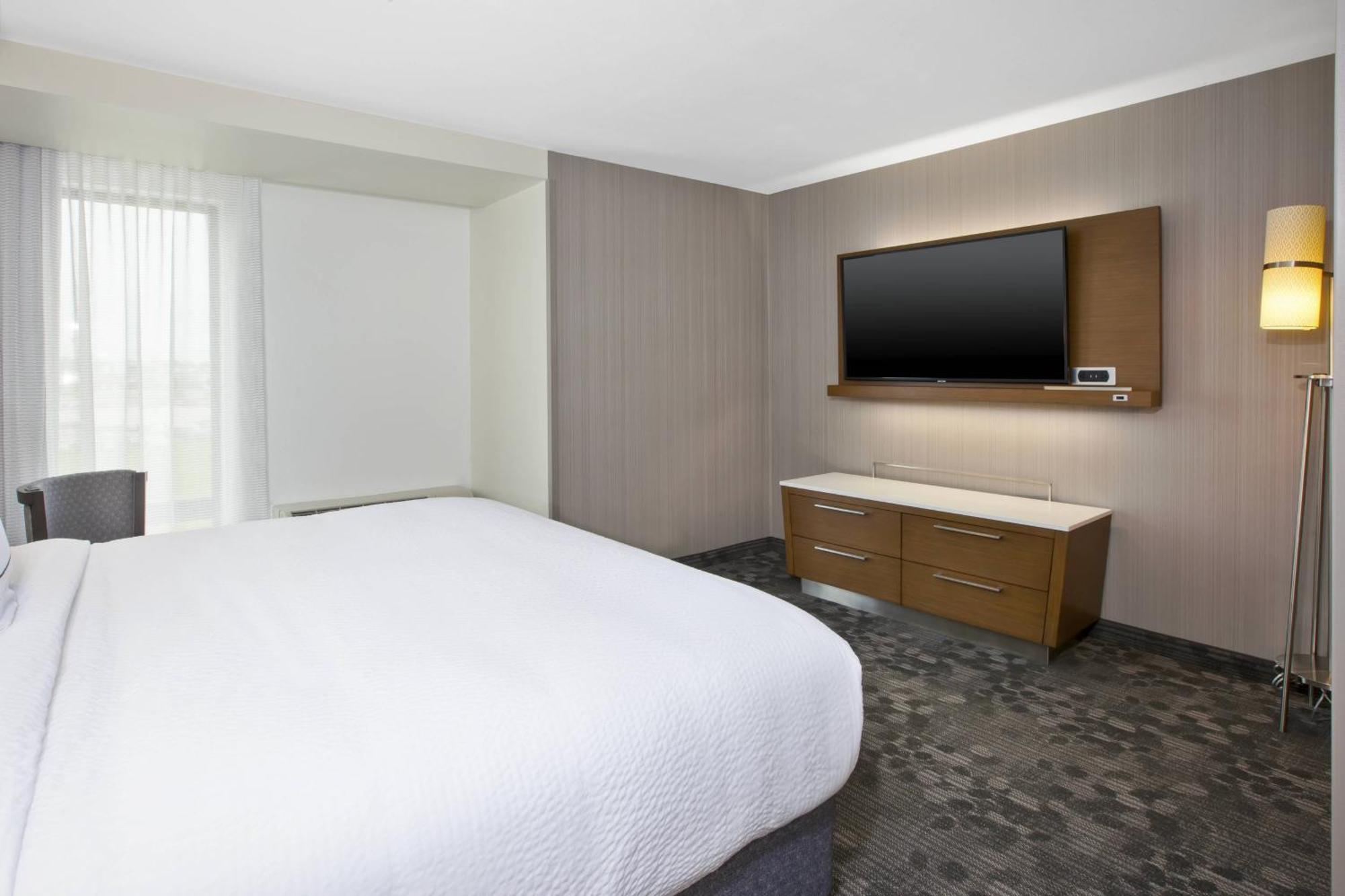 מלון Courtyard By Marriott St. Joseph-בנטון הרבור מראה חיצוני תמונה