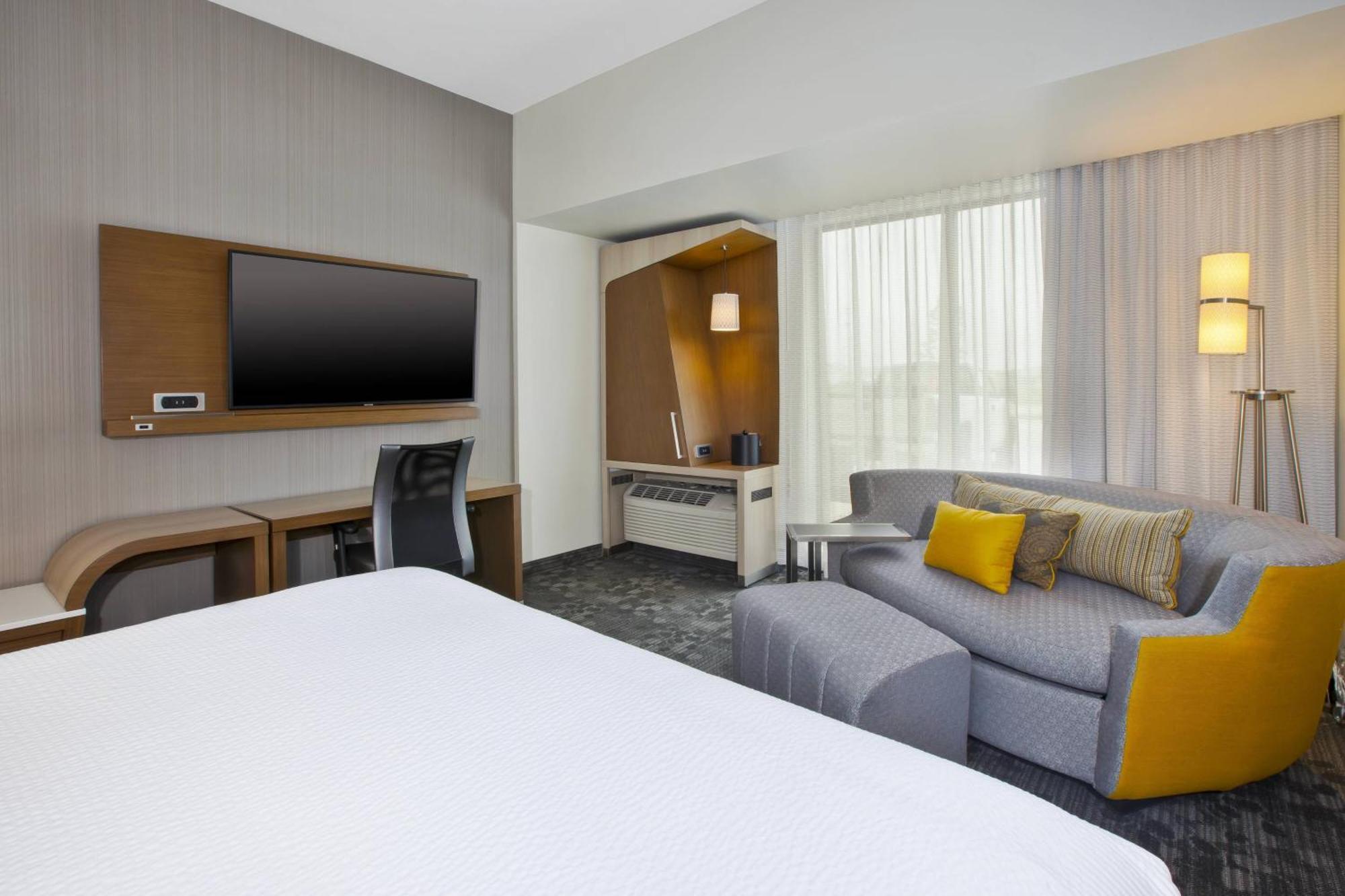 מלון Courtyard By Marriott St. Joseph-בנטון הרבור מראה חיצוני תמונה