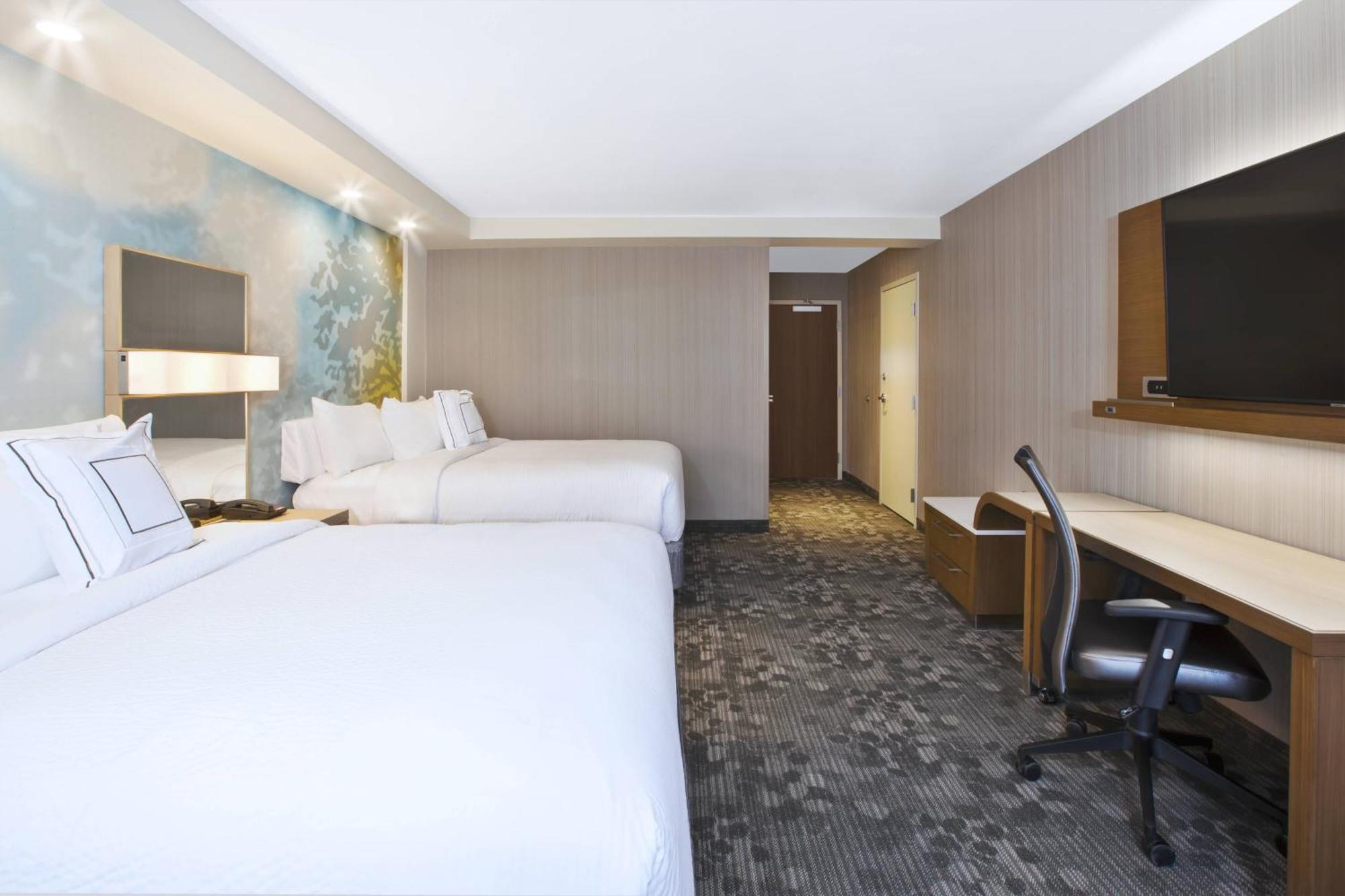מלון Courtyard By Marriott St. Joseph-בנטון הרבור מראה חיצוני תמונה