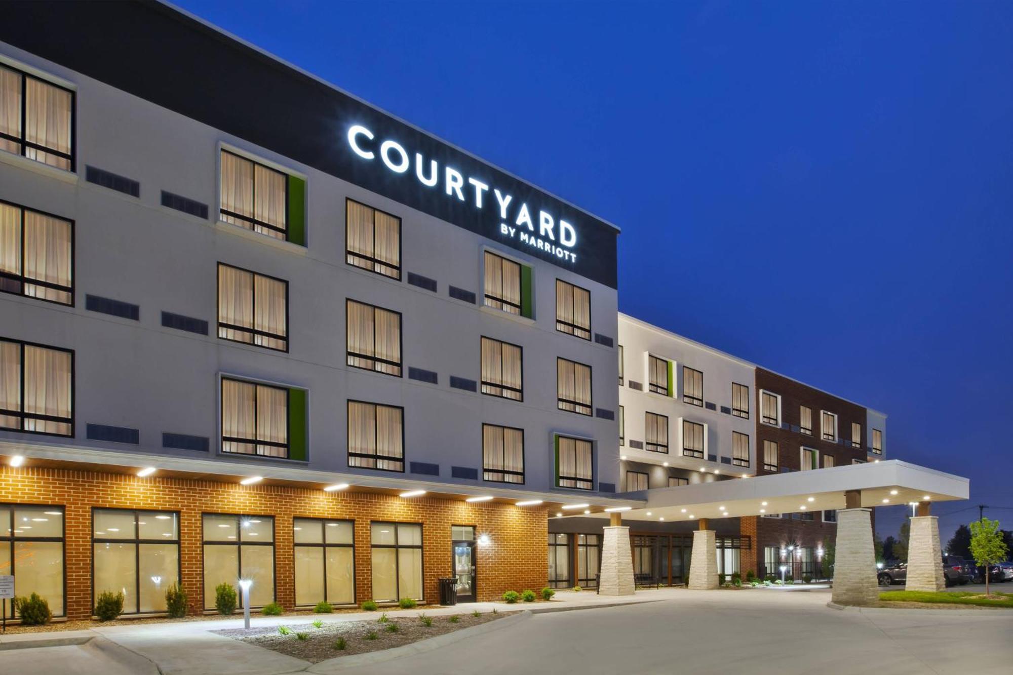 מלון Courtyard By Marriott St. Joseph-בנטון הרבור מראה חיצוני תמונה